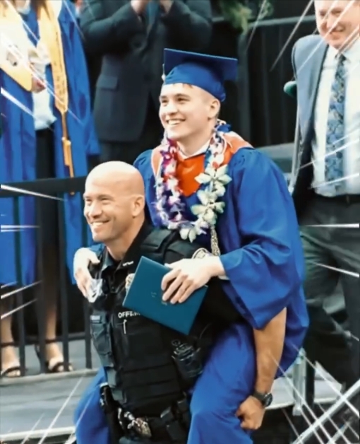 Graduation. Police Mem A Graduation to Remember: When a Police Officer Carried a Student ...